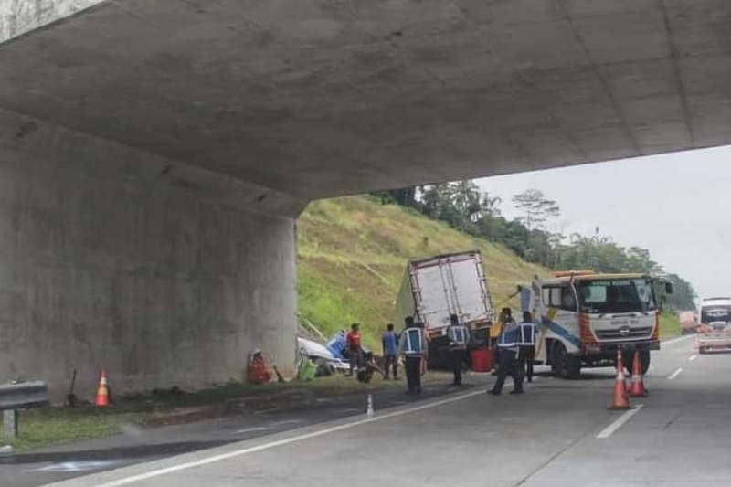 3 Orang Tewas Akibat Kecelakaan di KM 136 Tol Cipali Arah Jakarta