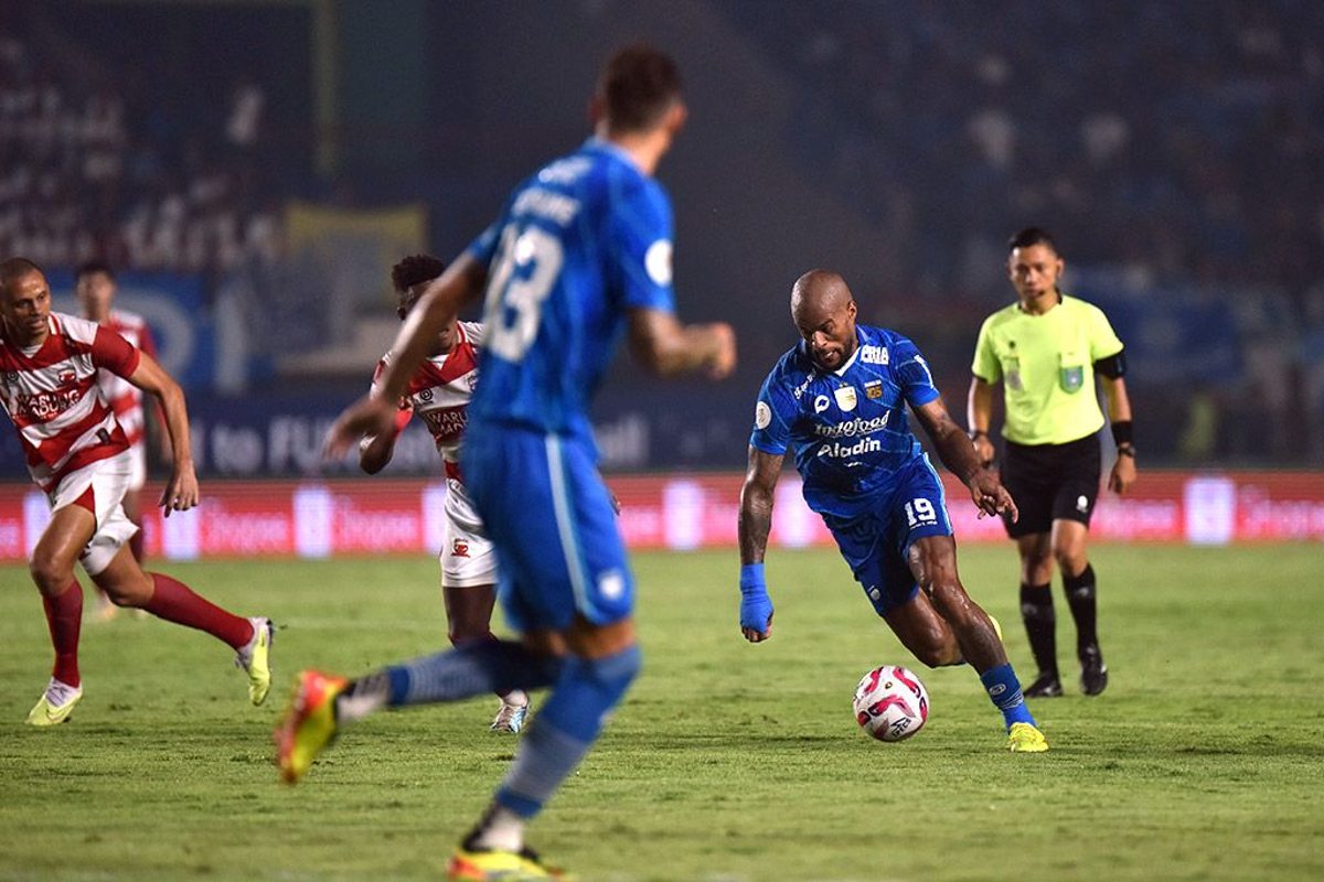 Lirik Lagu Kami Biru Yannahead. Foto Persib