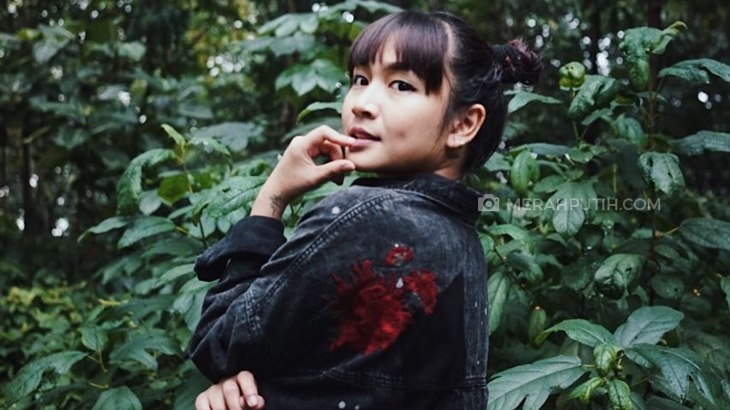 Rocker Perempuan, Kerja Keras Ganda