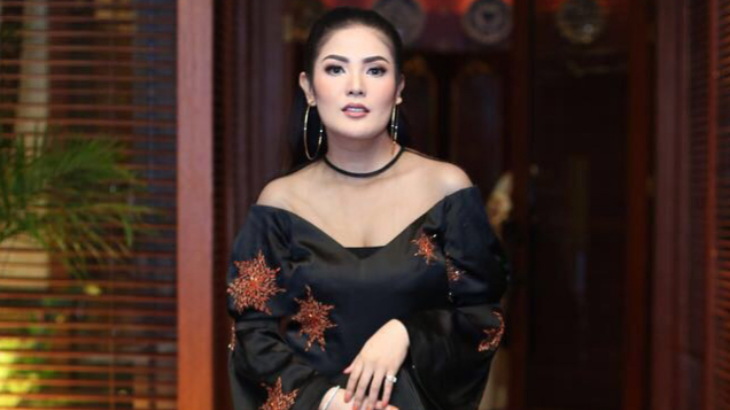 Nindy Ayunda Kebanjiran Pujian, Pakai Tas Mie Instan