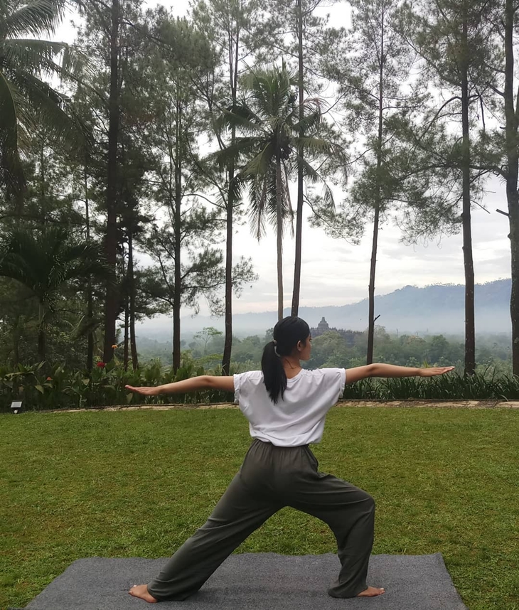 Yoga membuat jiwa lebih tenang dan damai. (Foto: instagram.com/dagiabhinaya)