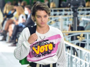 Tutup Paris Fashion Week, Louis Vuitton Tampil Kece dengan Slogan
