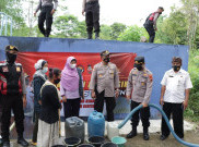 Polres Klaten Kirim Bantuan Air Bersih untuk Warga di Lereng Merapi