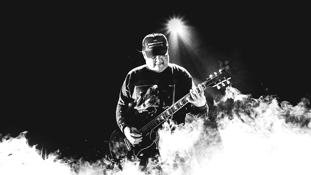 Perjalanan Karier Seorang Ricky Siahaan: Gitaris dengan Sentuhan Cerdas hingga Warisan untuk Panggung Musik Keras Indonesia