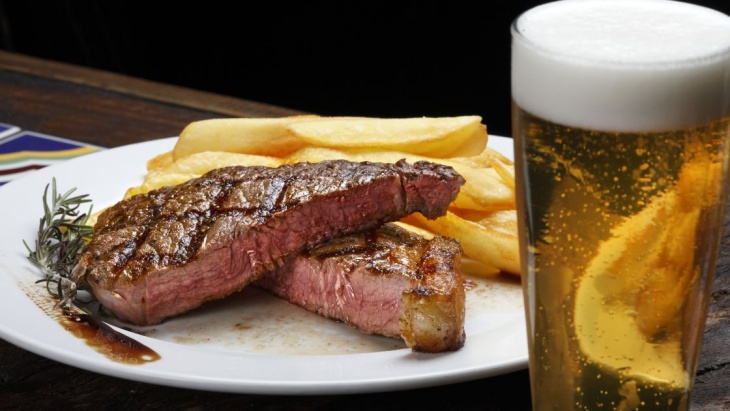 Jadikan steak dan bir sebagai menu dinner kamu!  (Foto: thekitchn)