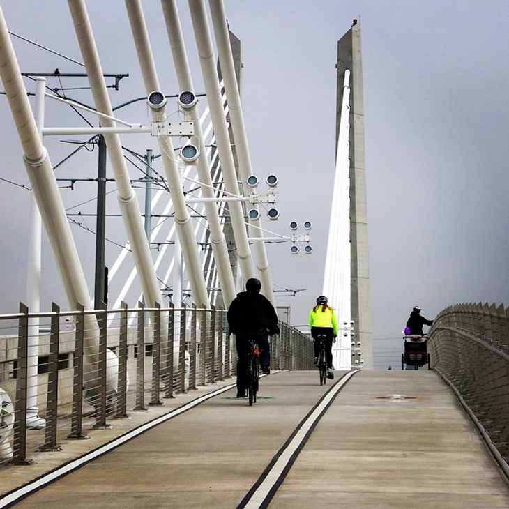 Jalur sepeda di jembatan, Portland. (Foto: Pixabay/ericksonlori)