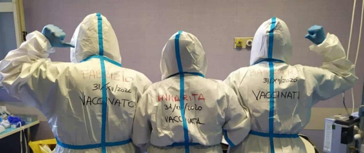 Petugas kesehatan di Roma, Italia. (Foto EPA Luciano Del Castillo)