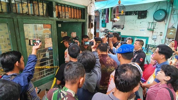 Olah TKP pembunuhan anak kecil oleh remaja di kawasan Karang Anyar, Sawah Besar, Jakarta Pusat. (Foto: MP/Kanugrahan)