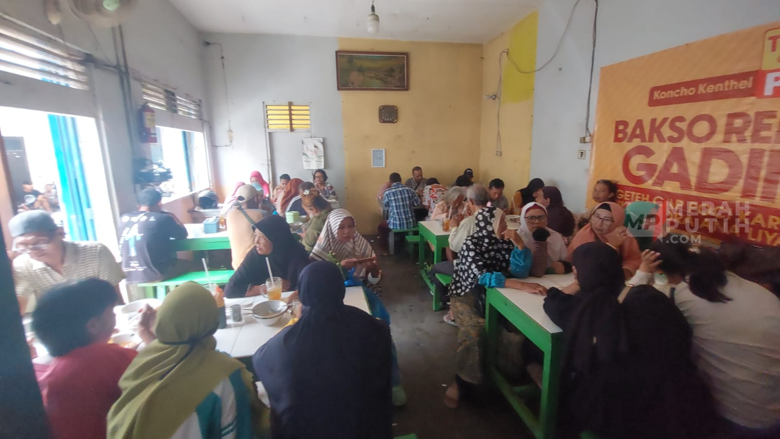 Hasil Lab Nyatakan Halal, Bakso Viral di Solo Buka Kembali dan Bagikan 450 Porsi Gratis