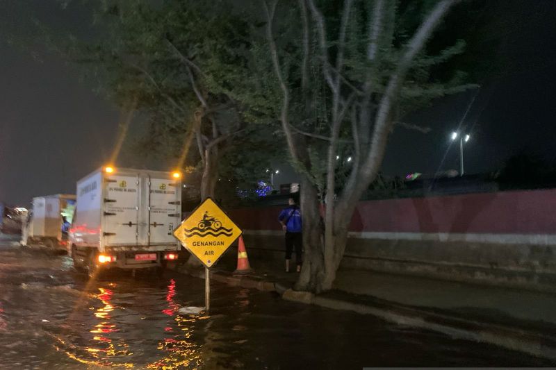 Banjir Rob Jakut Sampai Jalan Depan Stadion JIS, Pluit Terendam Setengah Meter