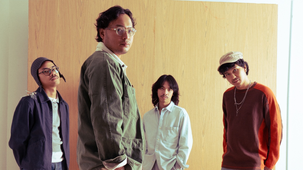 FILM. Resmi Rilis Album Debut 'Manuskrip', Hidupkan Kembali Nostalgia Pop-Rock Era 2000-an
