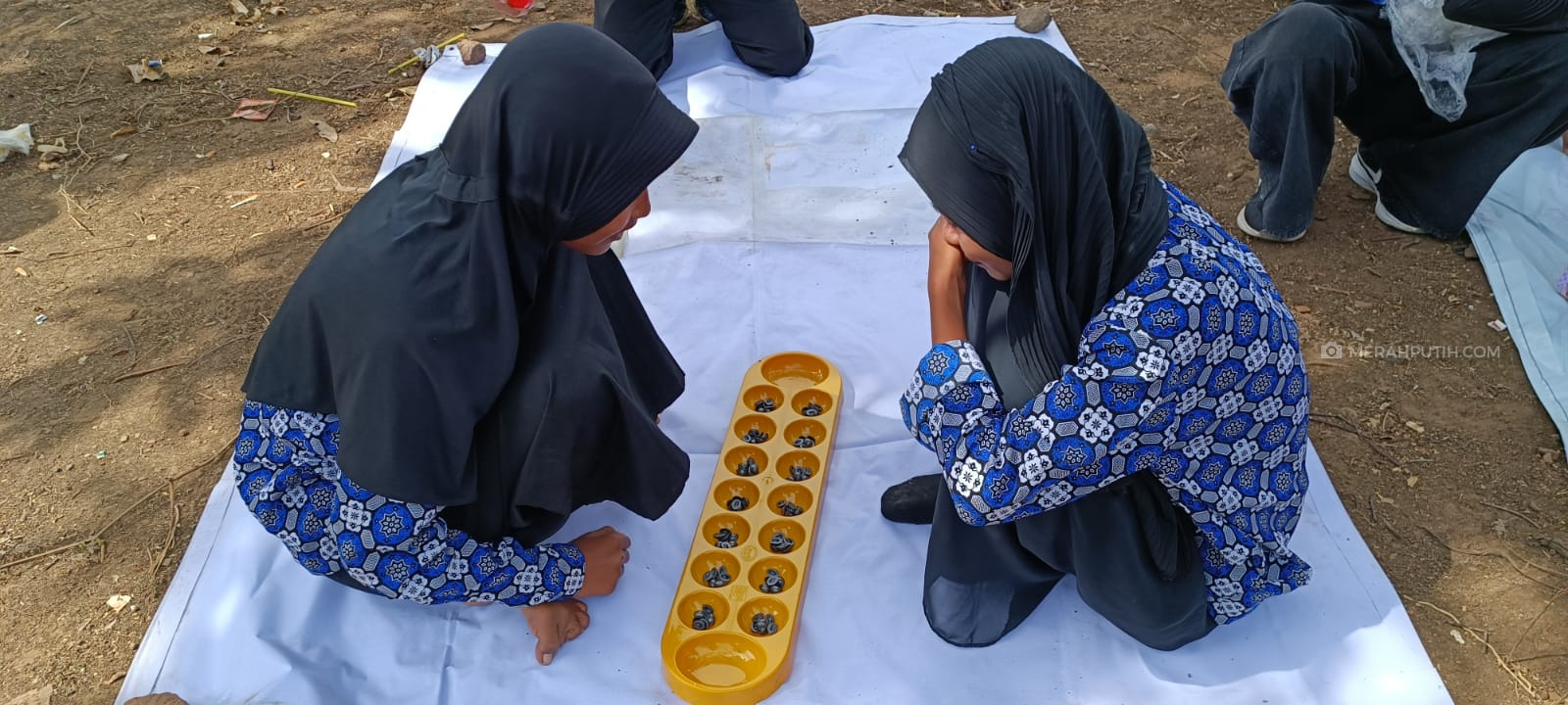 Anak SD di Cirebon tak Tahu Permainan Congklak dan Patok Lele