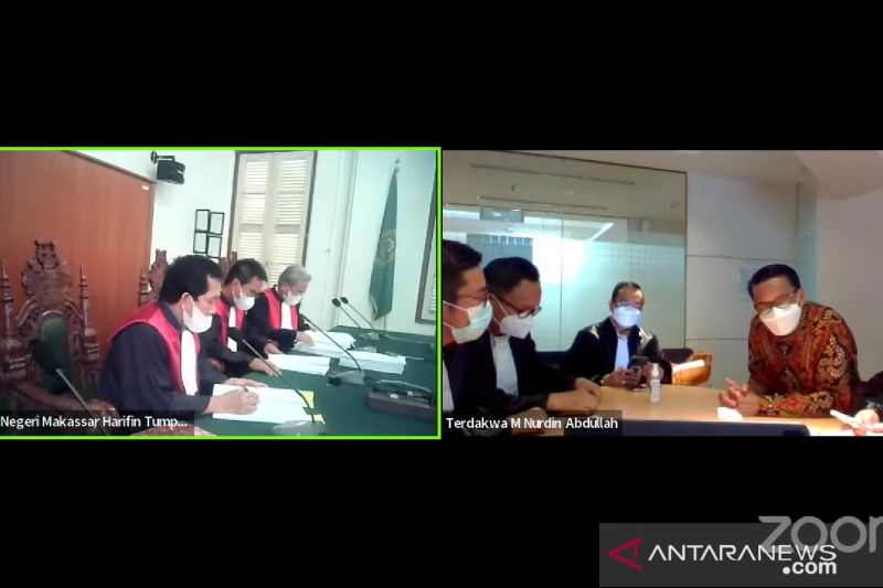 Tatapan Kosong Gubernur Sulsel Nonaktif Nurdin Abdullah setelah Divonis 5 Tahun Penjara