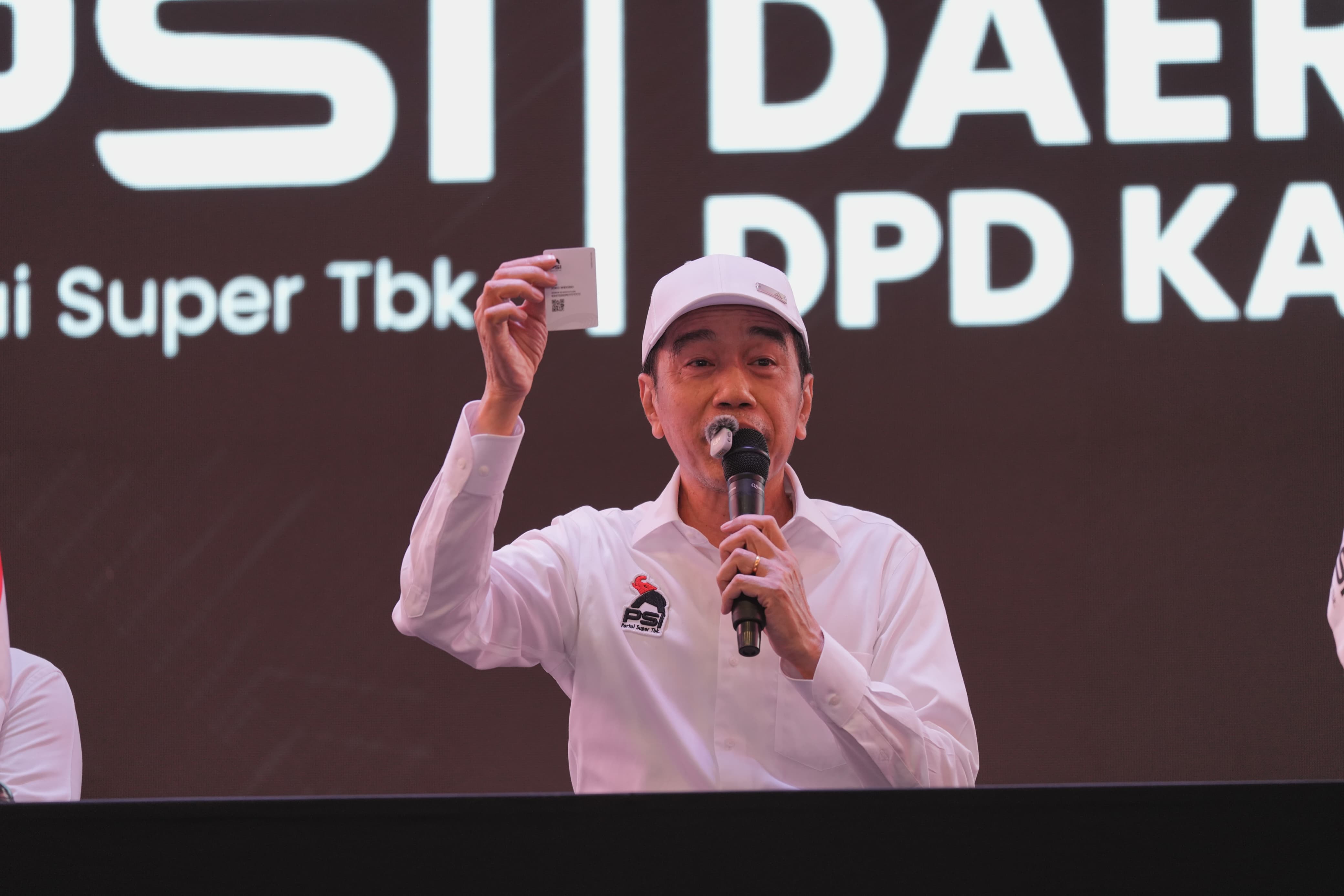 Jokowi Buka Alasan Pamerkan KTA PSI, Singgung Momentum dalam Politik