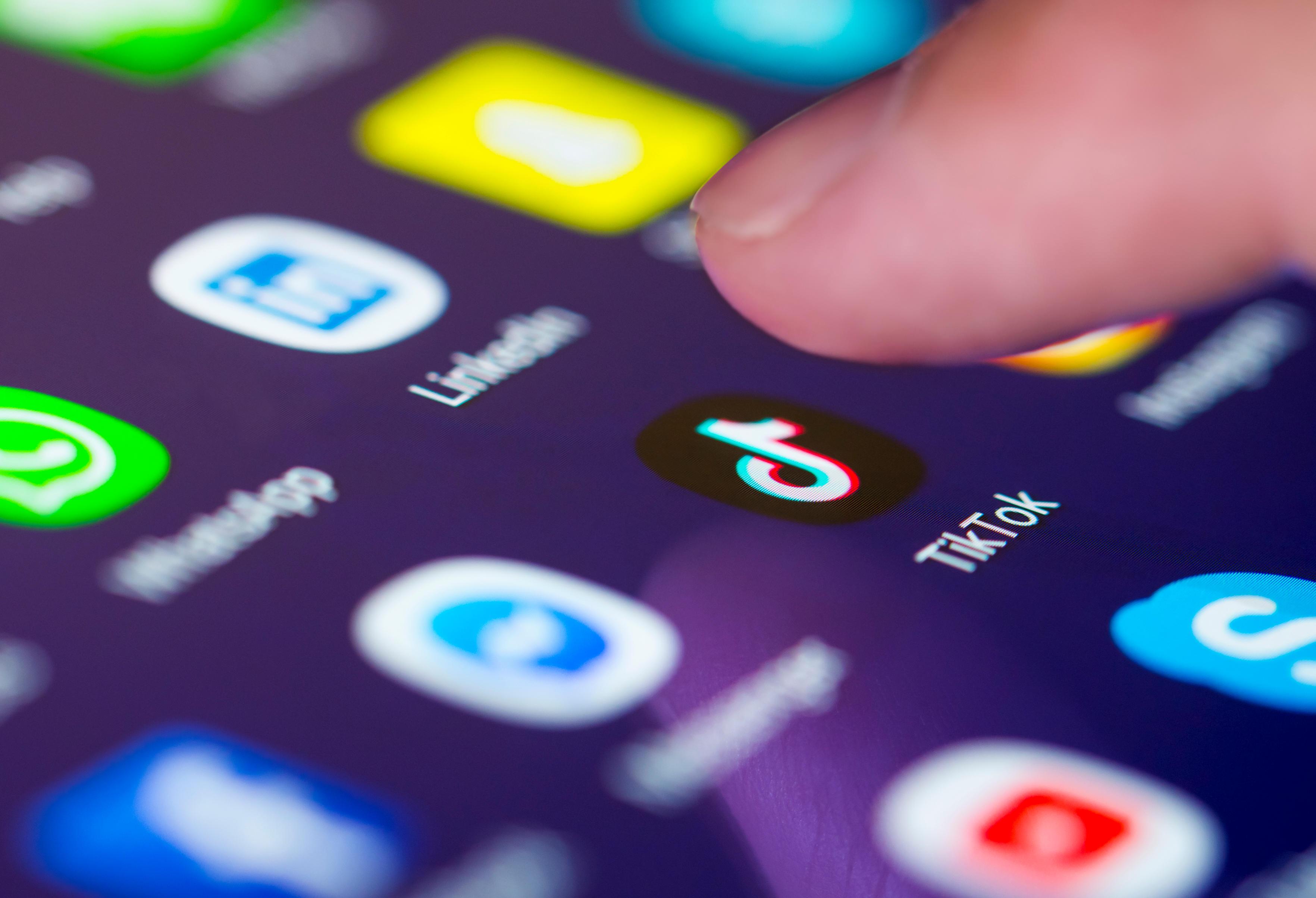 Video paling populer mendapat lebih dari 900 ribu like (Foto: The Sun)