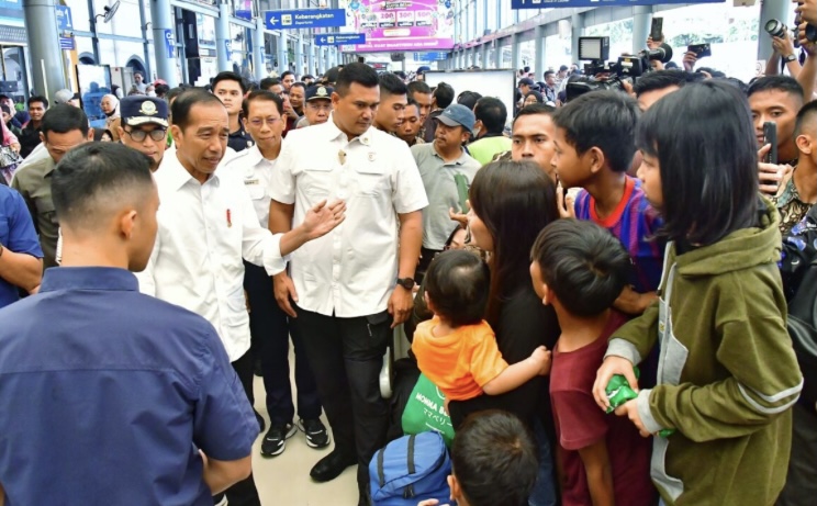 Jokowi Soroti Kepadatan Kendaraan di Merak saat Arus Mudik