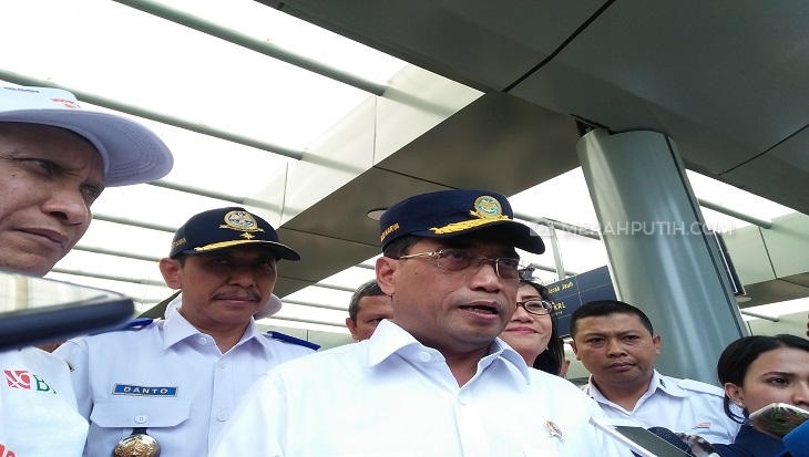 Menhub Budi Tinjau Arus Mudik di Pasar Senen