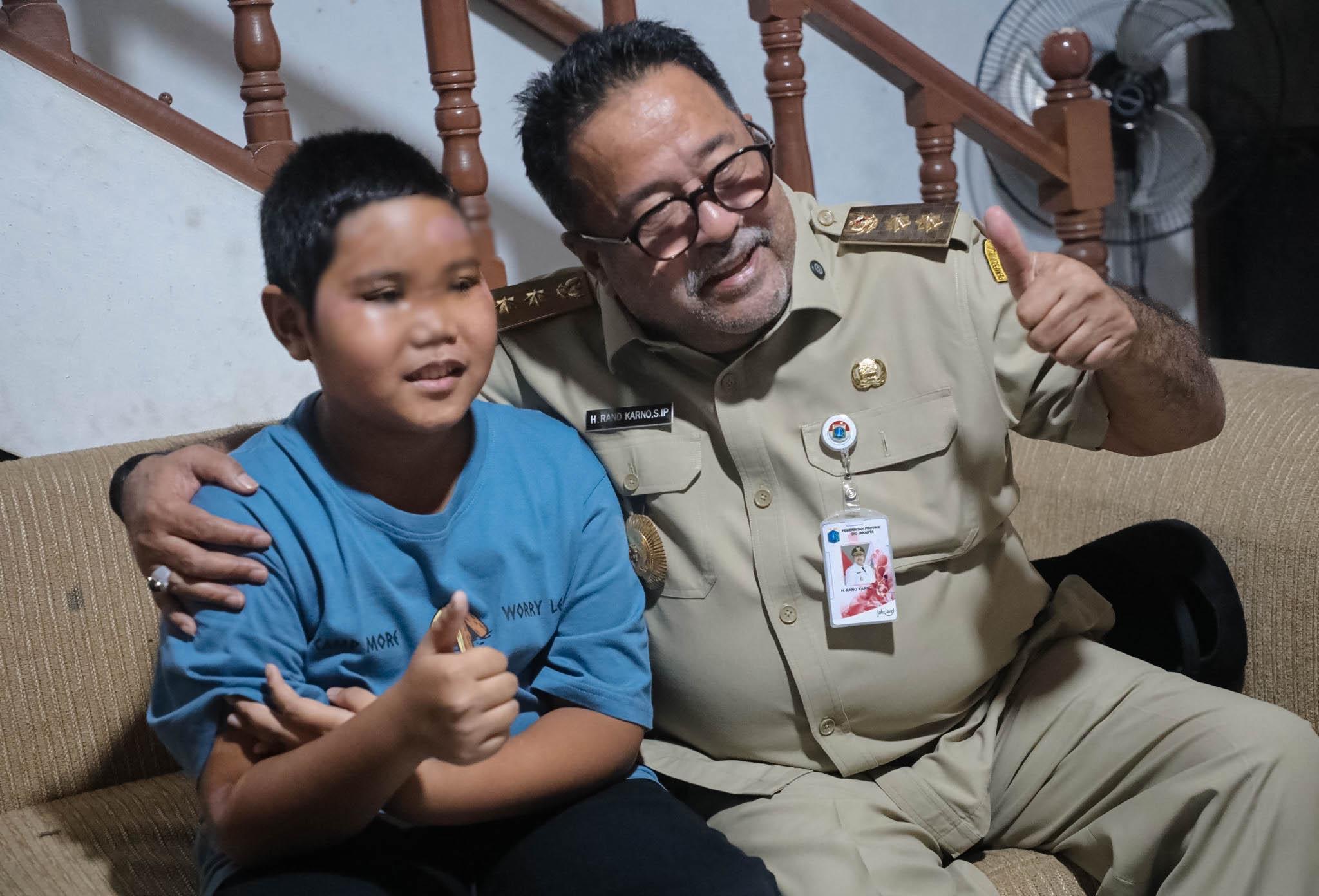 Wagub Rano Pastikan Pemulihan Siswa Korban Tertabrak Mobil MBG di SDN Kalibaru 01