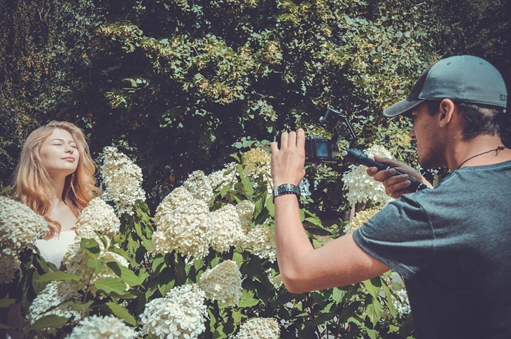 Seiring dengan akses internet vlogger atau blogger banyak dilakoni orang. (Foto: Pixabay/Victoria_Borodinova)