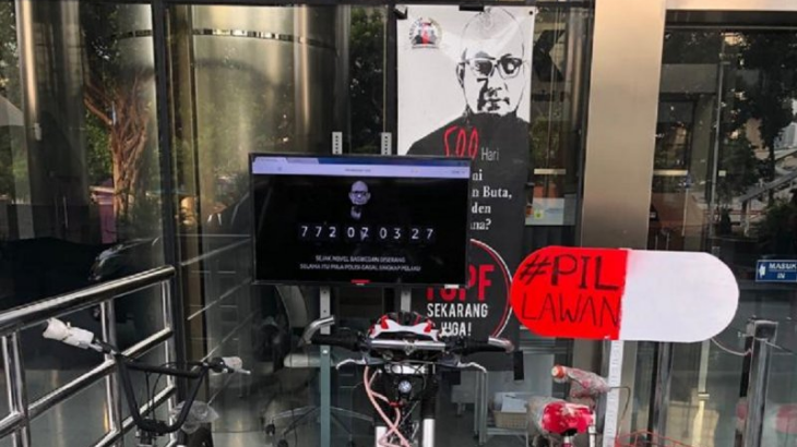 Sepeda sumbangan Wakil Ketua KPK Saut Situmorang (tengah) diapit sepeda dari WP KPK (kiri) dan PP Muhammadiyah (kanan) di teras gedung KPK Jakarta pada Minggu (2/6) (istimewa)