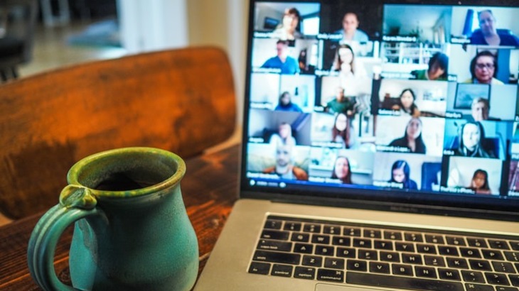 Cara Tampil Lebih Percaya Diri saat Zoom Meeting