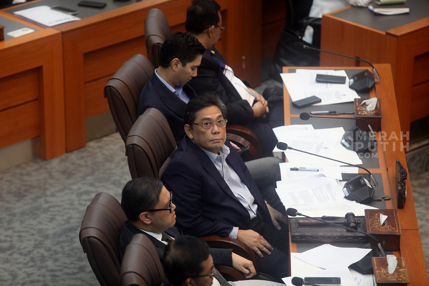Ketua Komisi I DPR RI Utut Adianto memimpin rapat persetujuan tingkat I RUU TNI di Kompleks Parlemen, Senayan, Jakarta, Selasa (18/3/2025).