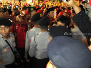 Kedatangan Gus Ipul ke KPUD Jatim Ricuh, Simpatisan dan Polisi Saling Dorong