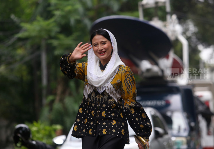 Deretan Srikandi Sambangi Kediaman Prabowo Subianto di Kertanegara