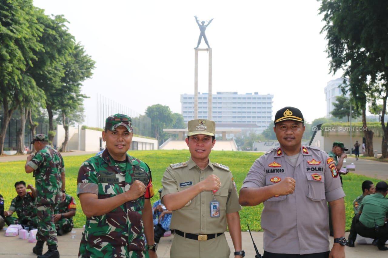 Ratusan Personel Gabungan Jaga Setiap Gereja di Jakarta