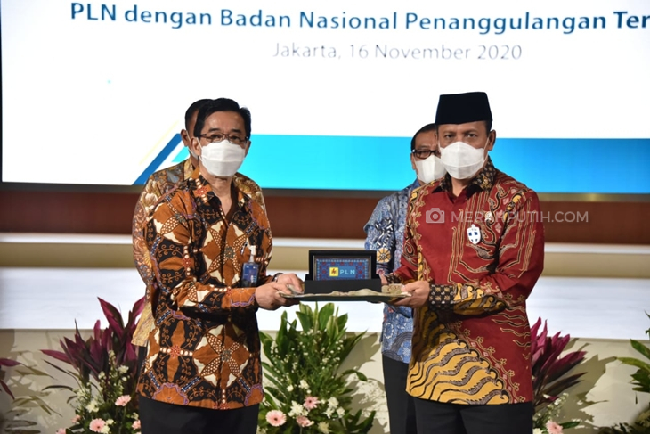 Penandatanganan kerja sama pencegahan terorisme antara PLN dan BNPT. (Foto: MP/Kanugrahan)