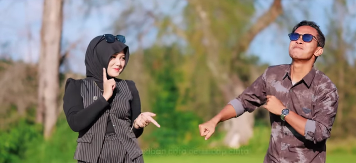 Lirik lagu Dek Aroel Tia Monika Vial: Apakah Mau Jadi Pacar Kanda?