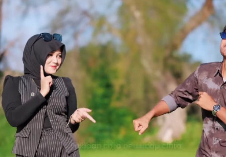 Lirik lagu Dek Aroel Tia Monika Vial: Apakah Mau Jadi Pacar Kanda?