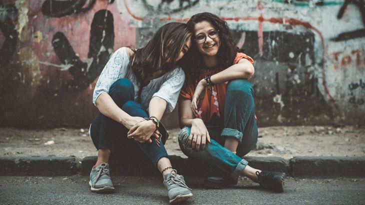Jangan Tinggalkan Sahabat Bila Putus Cinta, Hiburlah