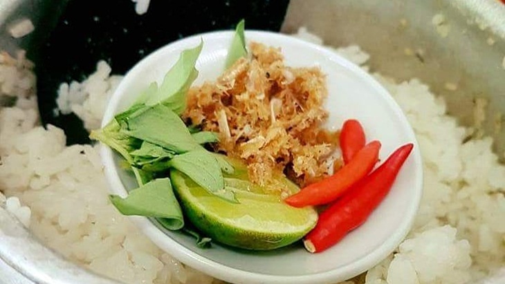 Nasi bekepor. (Foto: facebook.com/warongseleraacilinunsamarinda)