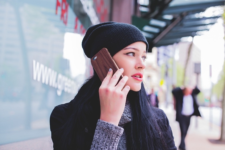 Kamu bisa berbicara dengan keluarga atau teman untuk pengalaman mereka. (Foto: Pixabay/Free-Photos)