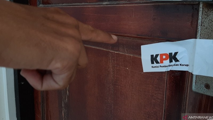 KPK Cecar Bupati Bandung Barat Terkait Aliran Uang dari Kontraktor Bansos