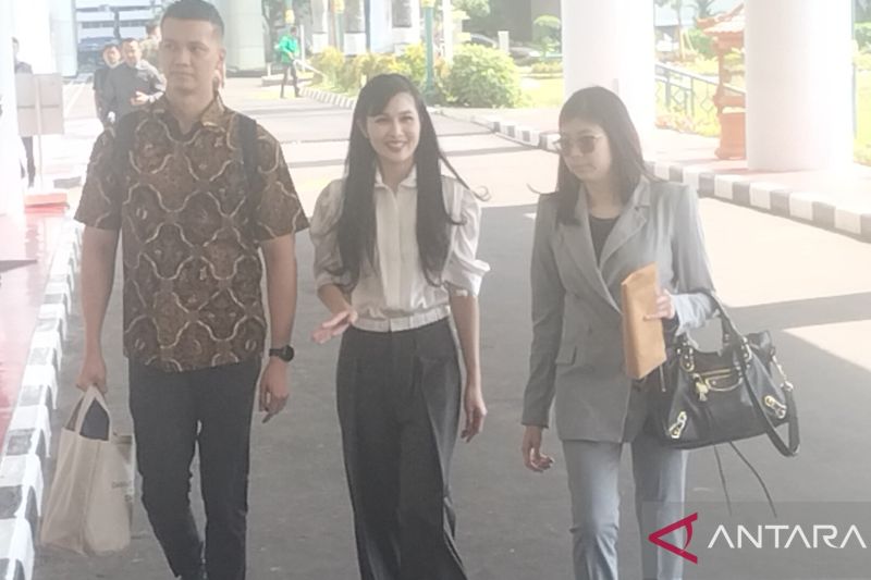 Tiba di Kejagung, Sandra Dewi Sapa Media Minta Doa Jalani Pemeriksaan