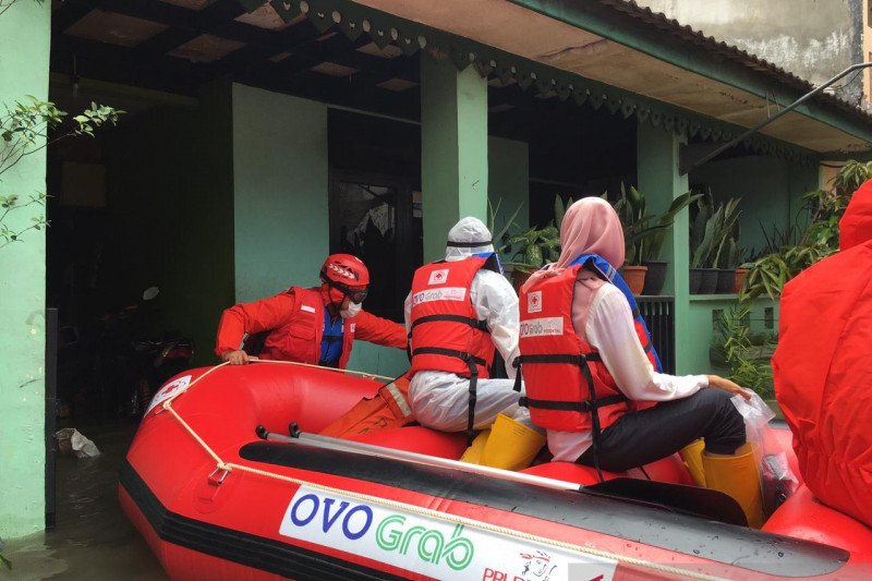 Proses Evakuasi Korban Banjir Terkendala karena Warga Enggan Mengungsi