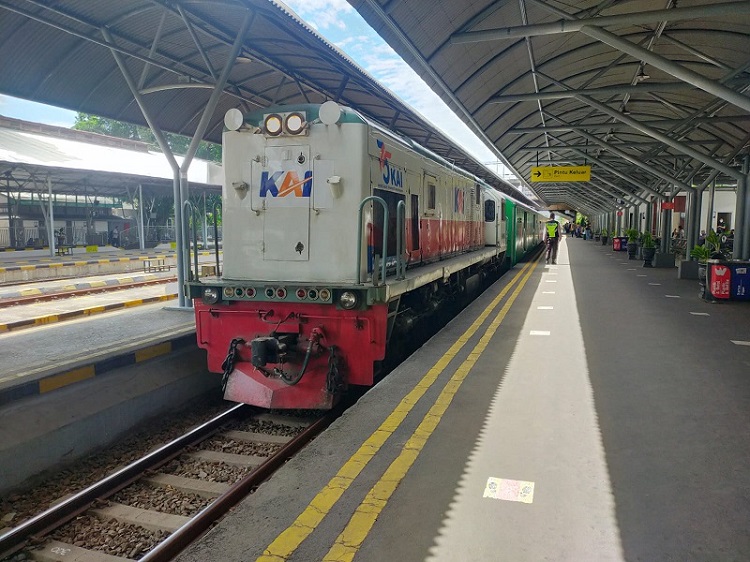 Naik KA, Penumpang di Bawah 12 Tahun Harus Dibuktikan Dengan Kartu Keluarga