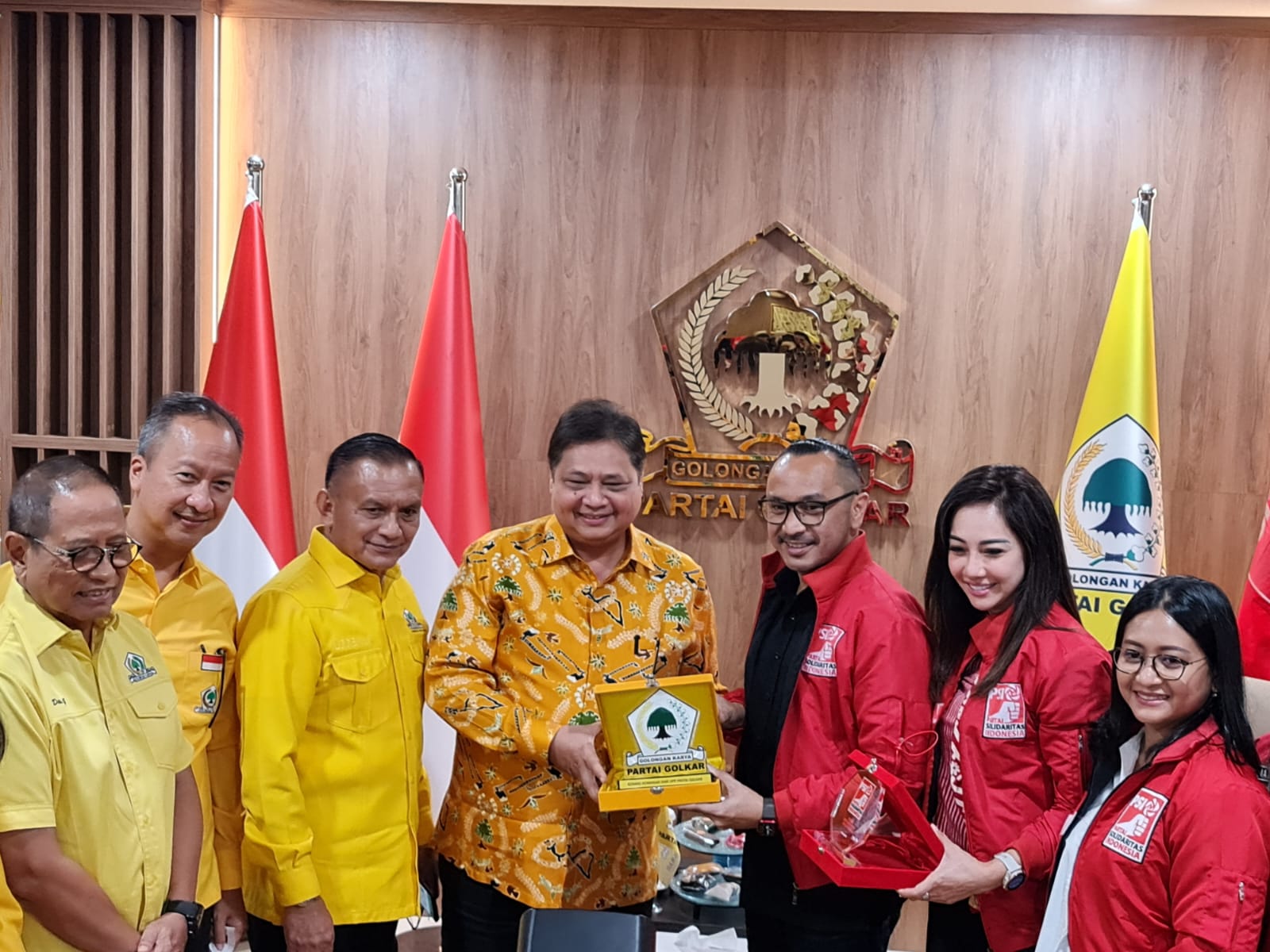 Temui Ketum Golkar, Giring Sebut PSI Lagi PDKT ke KIB