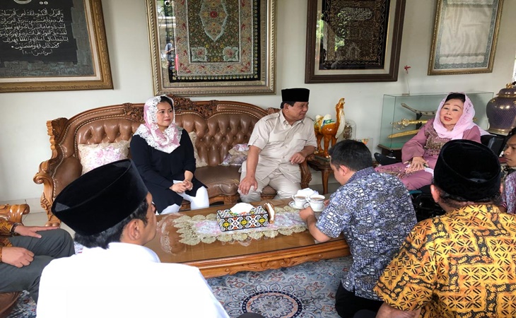 Prabowo berbincang dengan Ibu Sinta Nuriyah