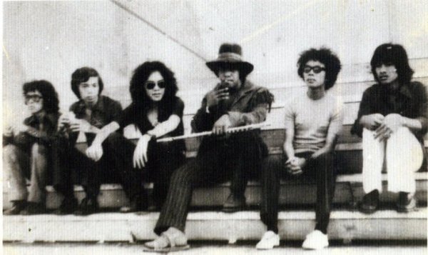 Demam The Beatles dan Hasrat Chrisye Bermain Bas