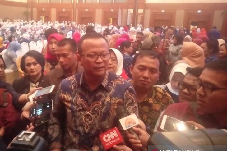 Menteri Kelautan dan Perikanan Edhy Prabowo memberikan keterangan di sela acara Marine and Fisheries Business Investment Forum (MFBIF) di Jakarta, Jumat (13/12/2019). ANTARA/ Zubi Mahrofi