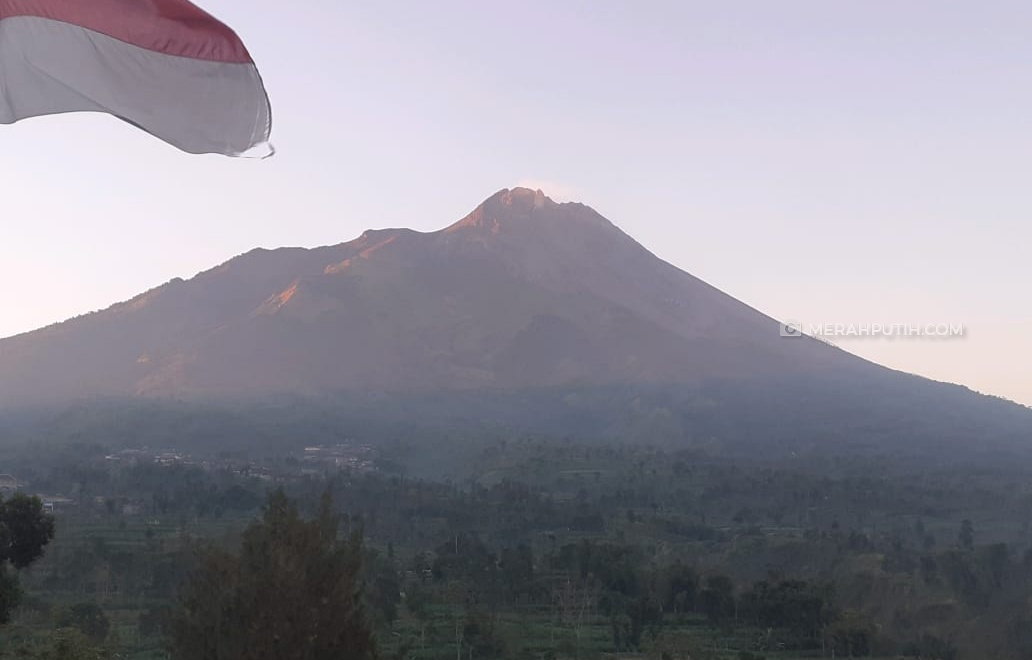 Gunung Merapi Alami 26 Gempa Guguran Hingga Pagi Ini