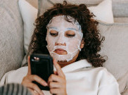 Tidur dengan Masker Menempel di Wajah tak Membuat Kulit Lebih Sehat Malah Merugikan, Pantang Dilakukan Nih