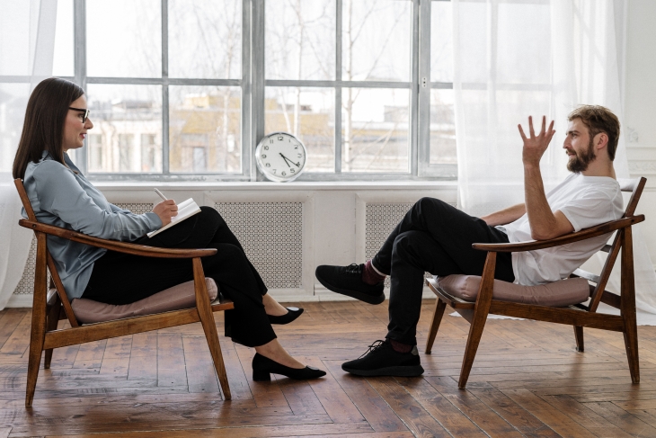 5 Tips Atasi Social Anxiety