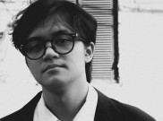 Arash Buana Rilis 'April', Lagu Emosional tentang Kehilangan dan Melepaskan