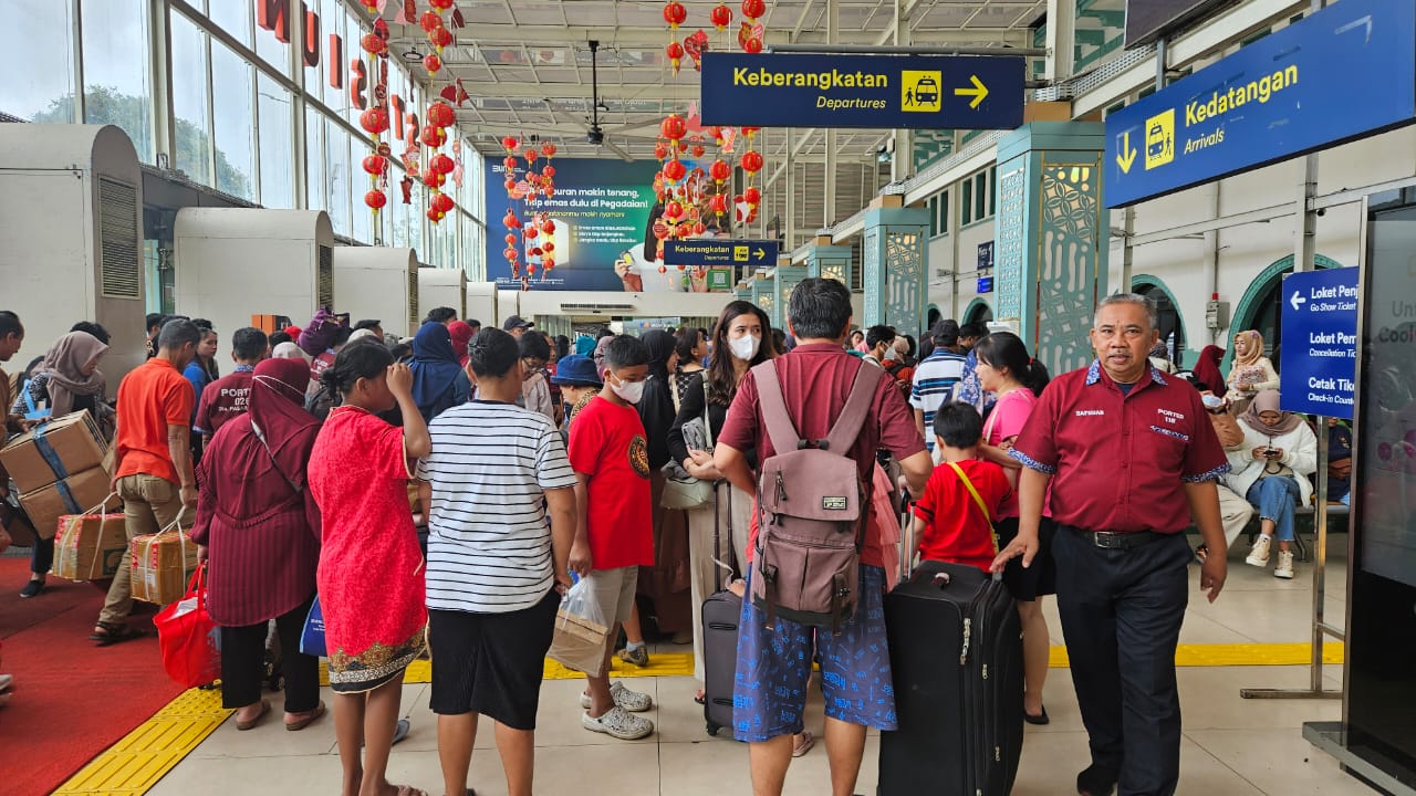 Arus Balik Long Weekand Padati Stasiun, 37.579 Penumpang Tiba di Jakarta