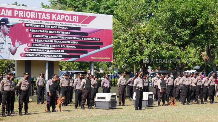   Ratusan anggota Polresta Surakarta menggelar apel pengamanan di Mapolresta. (MP/Ismail)