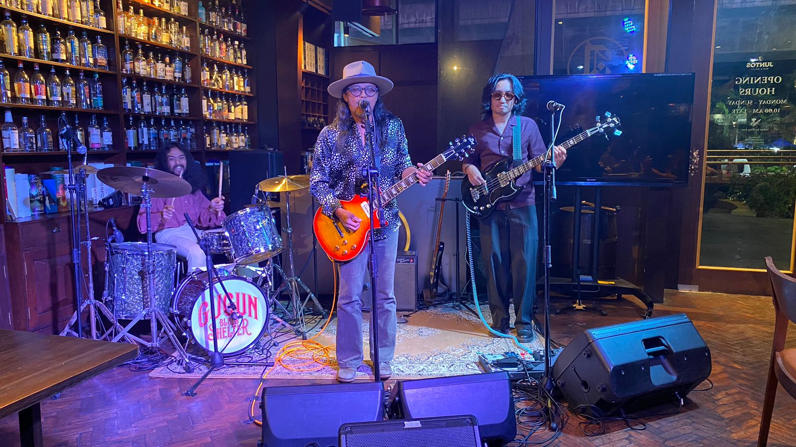 Gugun Blues Shelter menutup malam perayaan ulang tahun Brotherhood Cigar Club